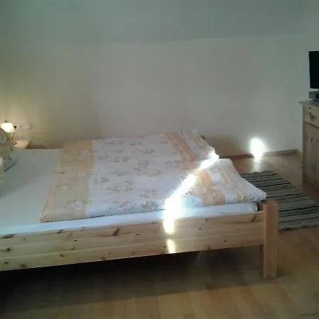 Lindenhof Farm stay Velden am Woerthersee